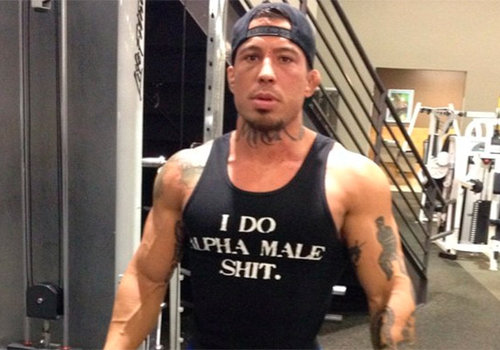 Com 18 ossos quebrados, atriz pornô confirma lutador de MMA como espancador