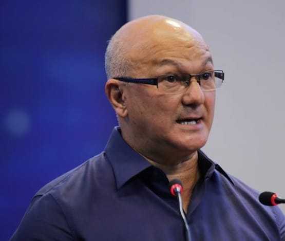 Justiça determina que Menezes retire postagem sobre "mensageiros do caos"