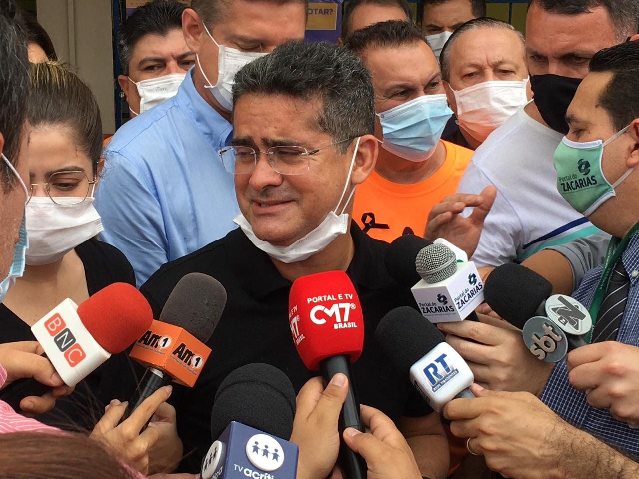 Almeida vota no segundo turno das eleições em Manaus