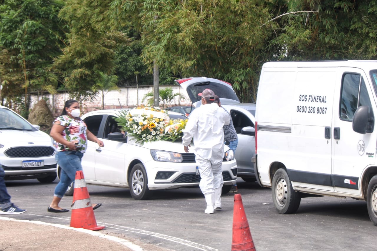Manaus enterra 201 pessoas nesta sexta, 89 vítimas de Covid-19 