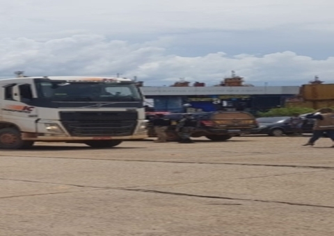 Comboio de oxigênio para abastecer hospitais chega em porto de Manaus