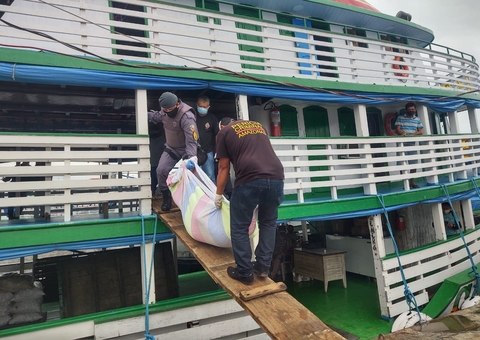 Mulher passa mal e morre durante viagem de barco a Manaus 