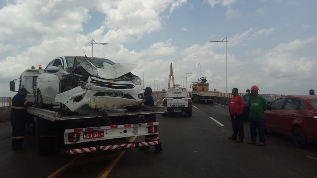 Acidente grave na Ponte Rio Negro deixa cinco pessoas feridas em Manaus