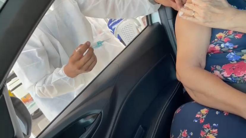 Prefeitura de Manaus admite falha em vacina de idosa e adverte servidor