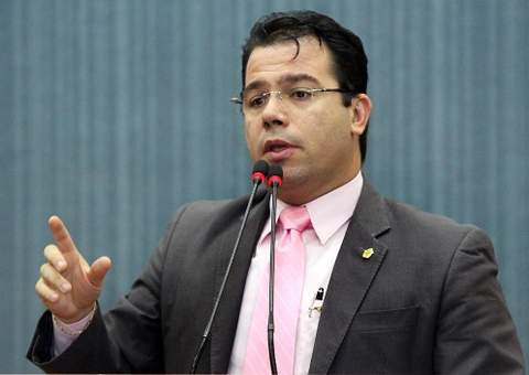 Wilker Barreto recebe  projeto da Mini Vila Olímpica