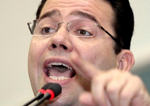 Líder do prefeito Artur Neto também lidera faltas na Câmara de Vereadores