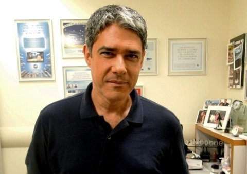 William Bonner aparece careca em selfie