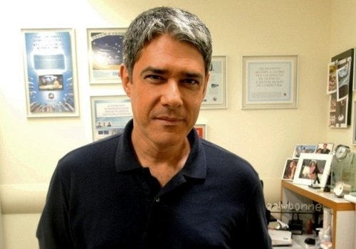 William Bonner aparece careca em selfie