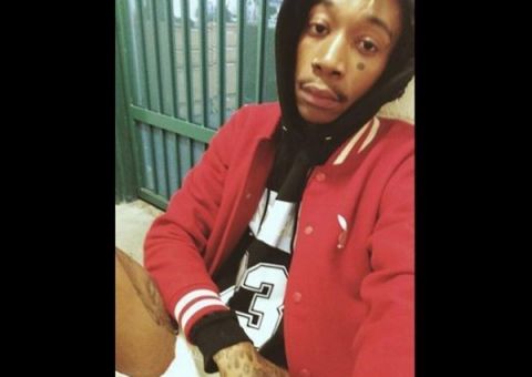 Rapper é preso por porte de maconha e faz selfie na cadeia