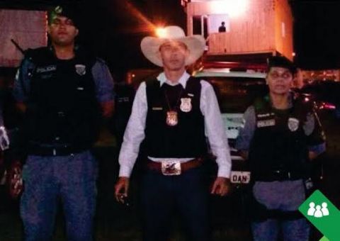  Policial que bateu em advogada hoje posa de xerife