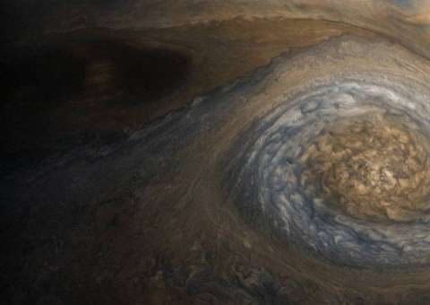 Novas imagens mostram imensa tempestade no norte de Júpiter 