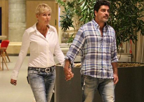 Xuxa e Junno Andrade curtem programa a dois