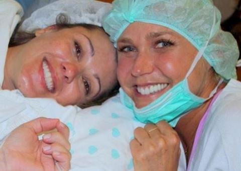 Xuxa assiste parto de ex-paquita