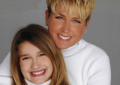 Mãe babona! Xuxa posta foto de Sasha: 'Acordei amando mais'