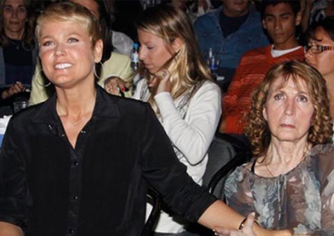Mãe de Xuxa Meneghel tem alta do hospital