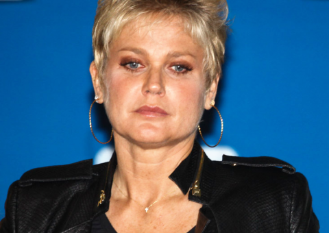  Xuxa faz revelação sobre vida sexual no Facebook 