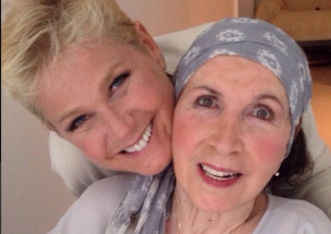 Xuxa se declara para a mãe em aniversário