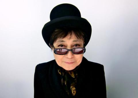 Yoko Ono completa 80 anos e ganha exposição