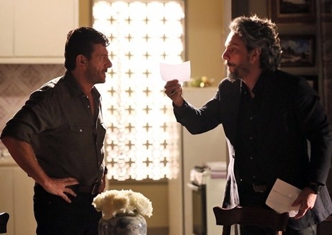 "Império": Zé suspeita de Cora: 'Volta do túmulo para me assombrar'