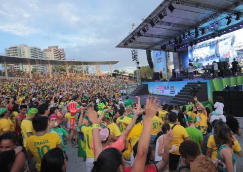 Zeca Baleiro encanta Manaus em dia de futebol fraco