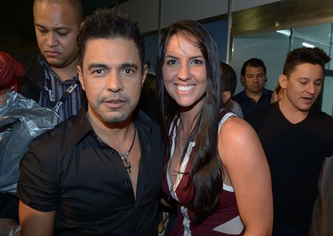 Zezé Di Camargo se declara para namorada após passar réveillon com Zilu