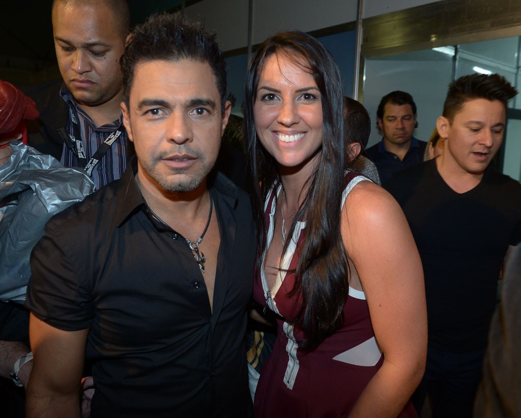 Zezé Di Camargo se declara para namorada após passar réveillon com Zilu