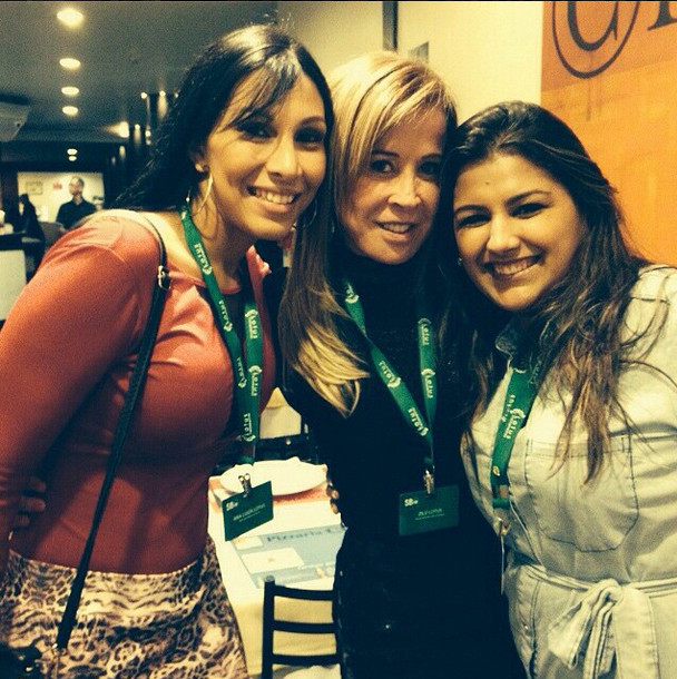 Zilu faz curso de autoajuda após barracos familiares