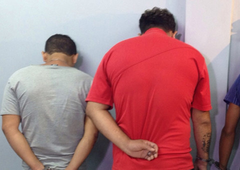 Mandados de prisão levam três à cadeia