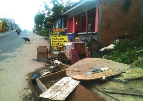 Zona Leste reclama do lixo e da lama em suas ruas