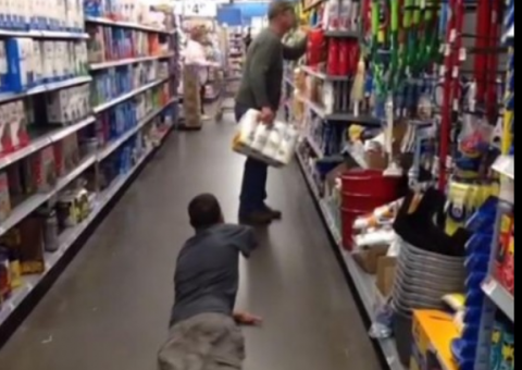 Pegadinha de zumbi  revela um sonho. Veja os videos