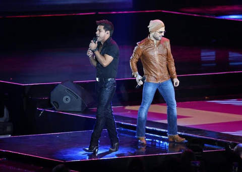 Desafinado, Zezé Di Camargo passa vergonha em premiação